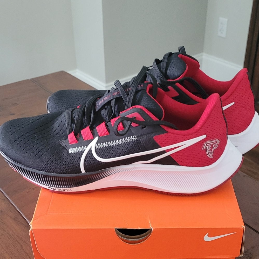 Men's Atlanta Falcons Nike Pegasus. Size 9.5